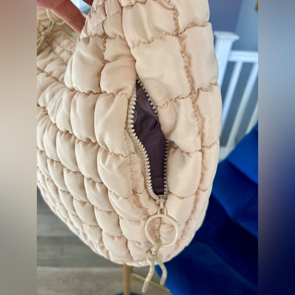 NWOT Urban Expressions Square Quilt Nylon Hobo Bag - Picture 4 of 7